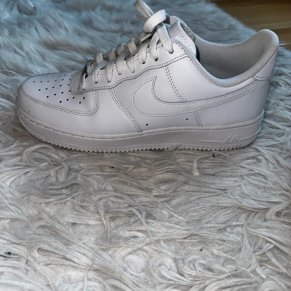 Nike Air Force 1 ‘07 Gently Worn - Picture 13 of 15